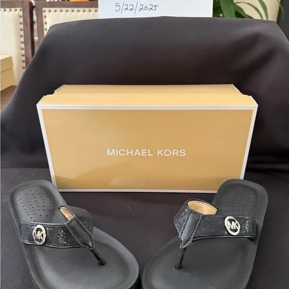 Michael Kors Black Thong Sandals - Picture 1 of 5